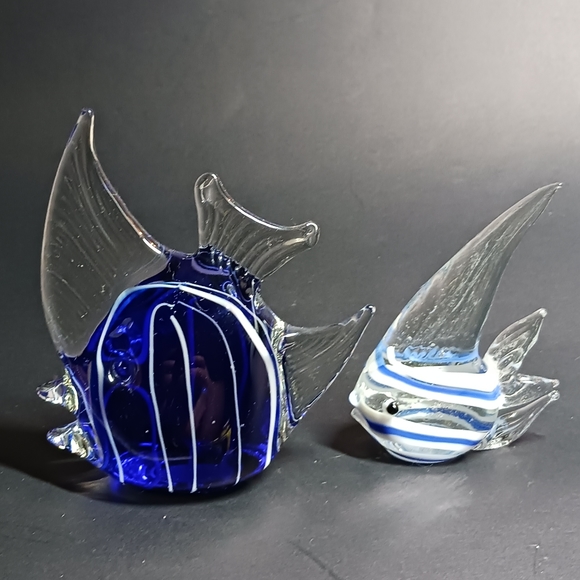 Art Glass Angel Fish Paperweight Blue & White Striped Murano handblown, set of 2 - Picture 5 of 6